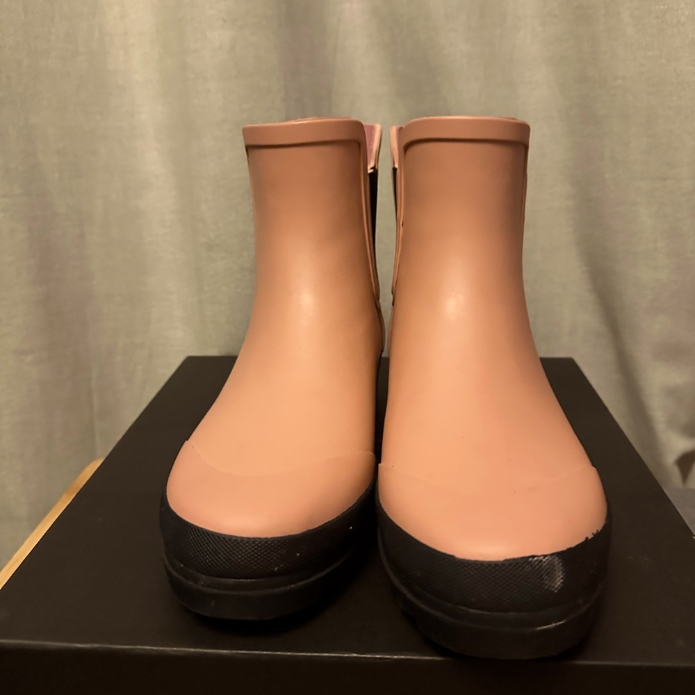 J.Crew - Short Shaft Lug Sole Rain Boots - pink and black brand new, never worn